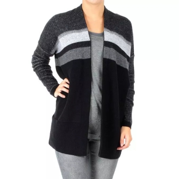 Vince. Wool blended with cashmere oversize cardigan - Picture 2 of 16